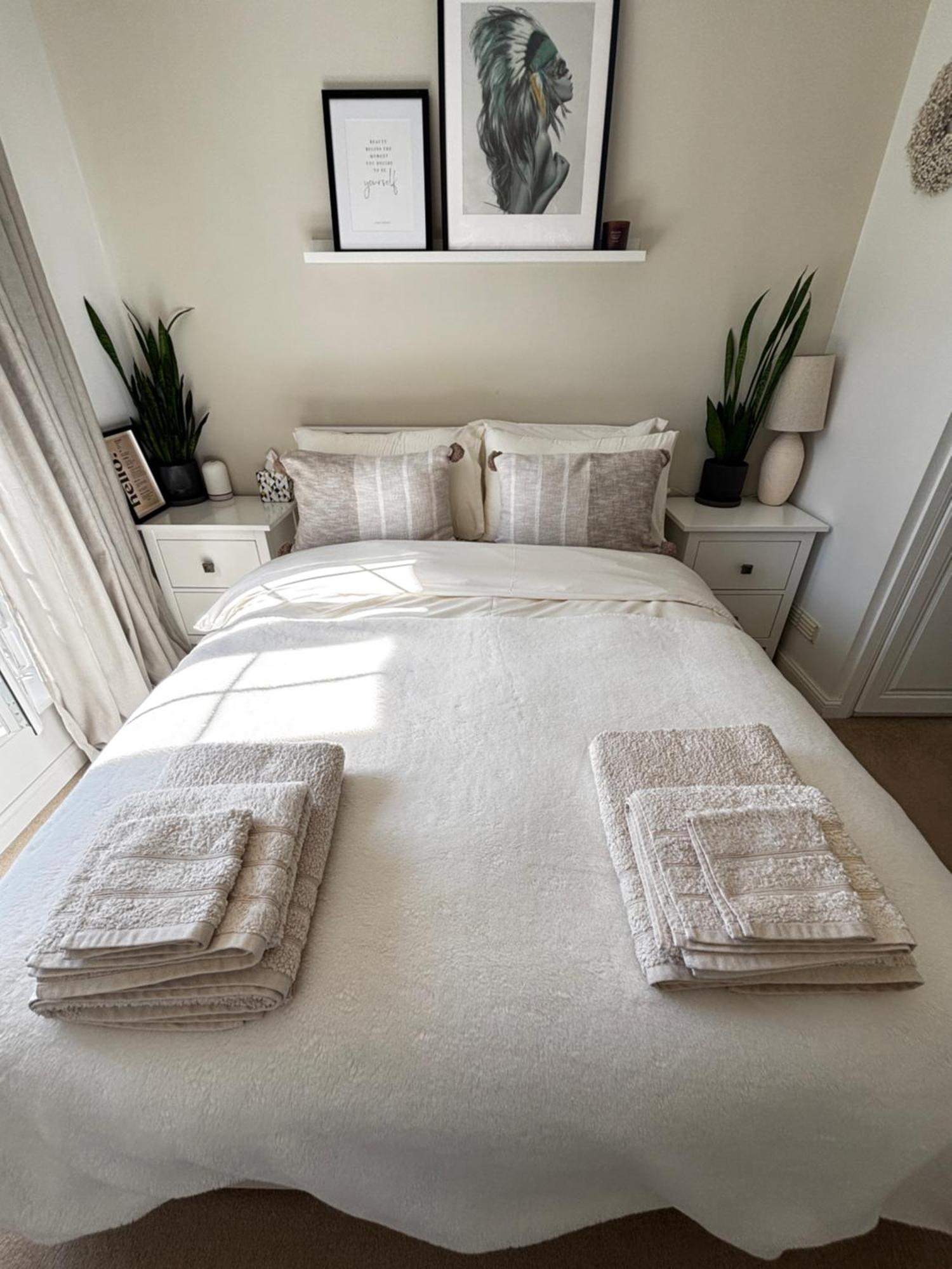 Delux Room With Private Parking, Sleeps 2, Perfect For Cotswold Getaway, Easy A419 Access Blunsdon Esterno foto