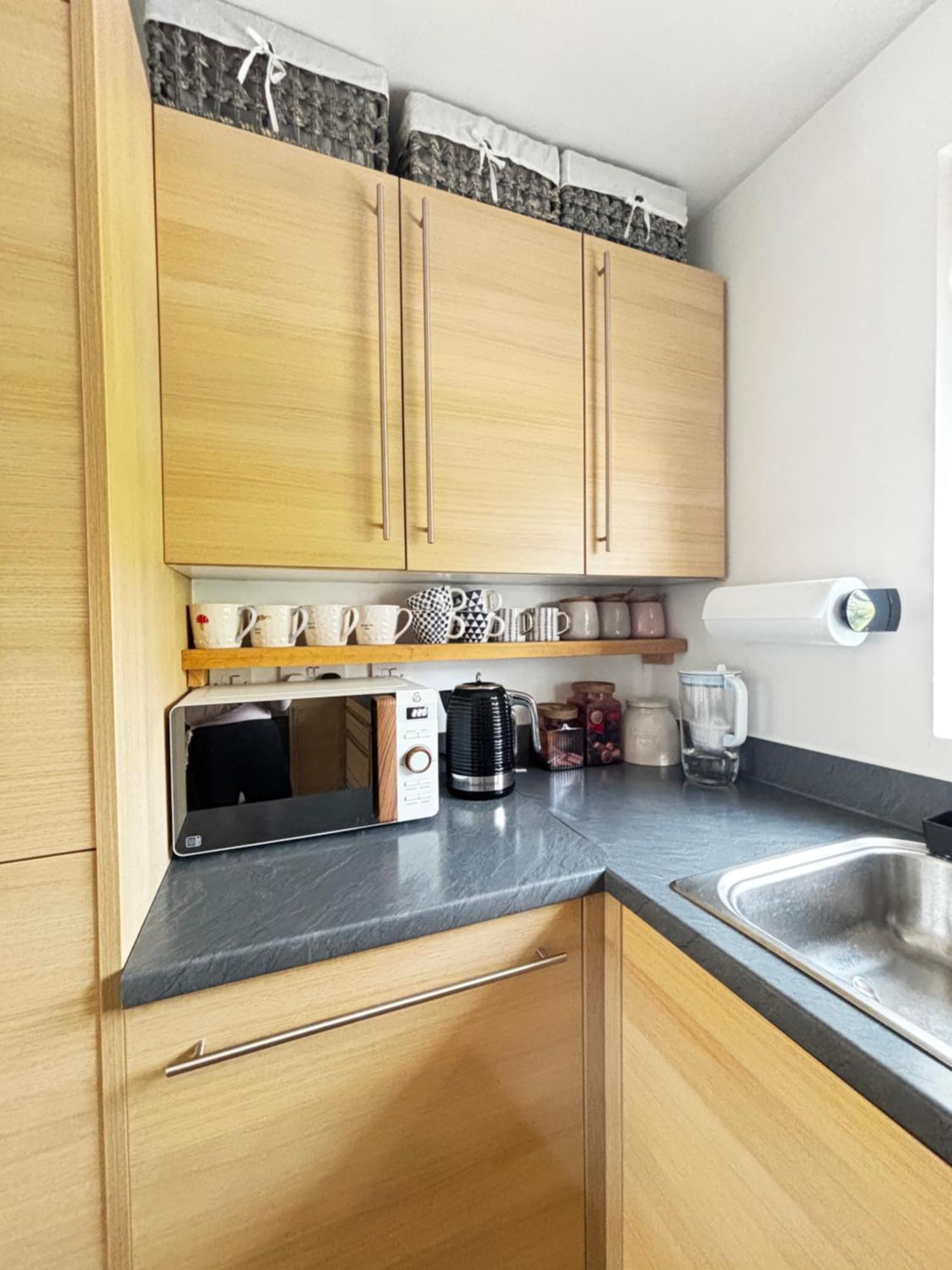 Delux Room With Private Parking, Sleeps 2, Perfect For Cotswold Getaway, Easy A419 Access Blunsdon Esterno foto